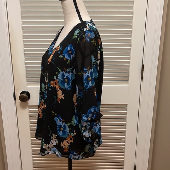 1. Calvin Klein Floral Blouse, Size Small - Picture 7 of 14